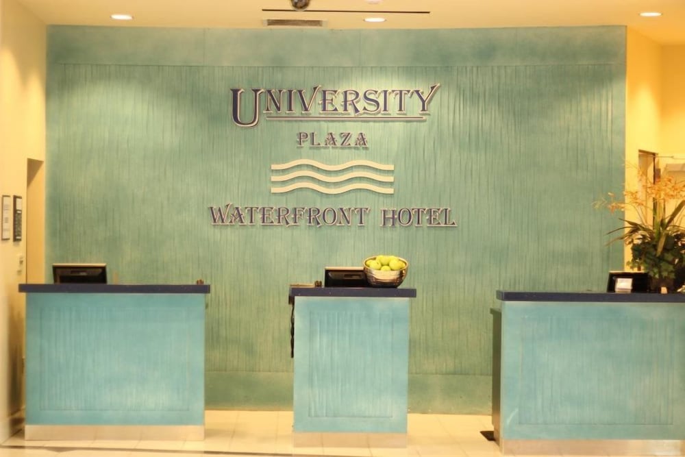Фото University Plaza Waterfront Hotel