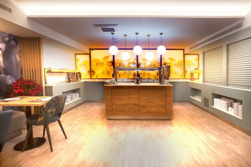 Фото Hotel Gran Versalles