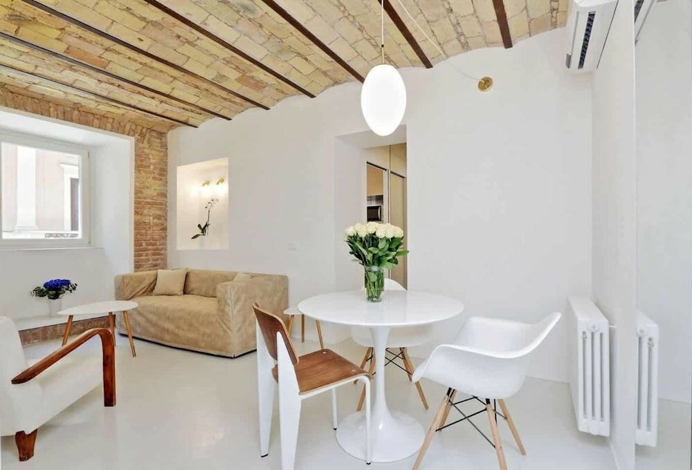 Фото Charming flat near Colosseum