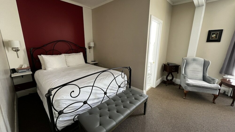 Фото Inn at the Falls