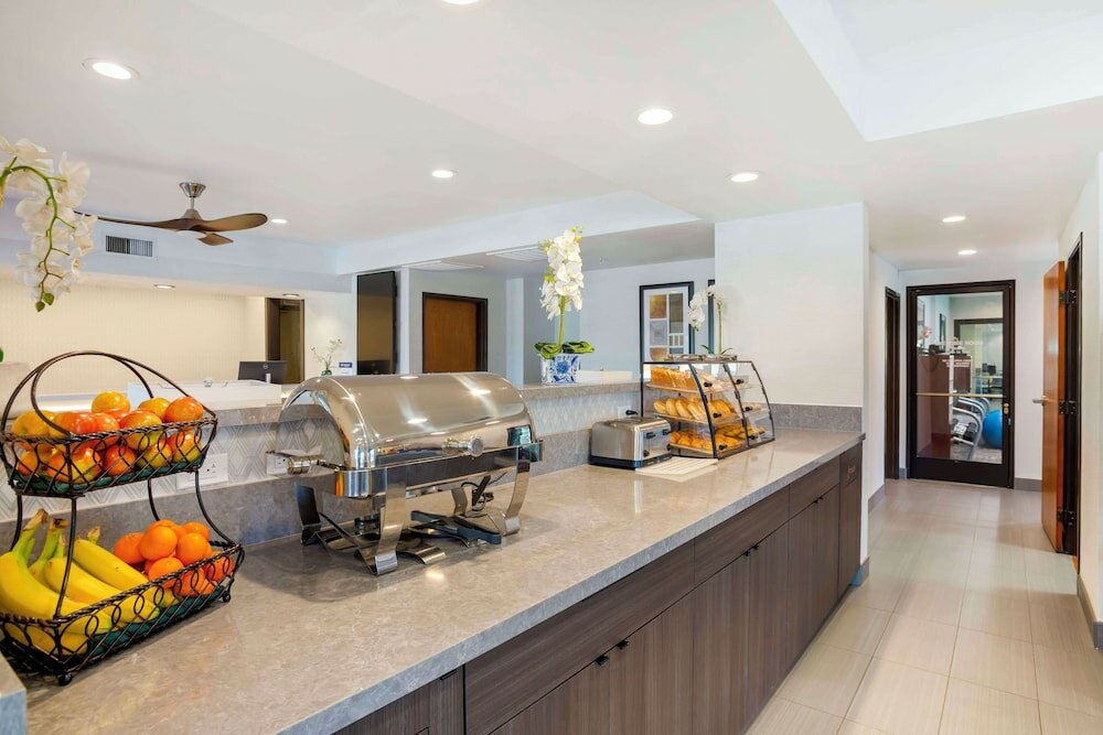 Фото Best Western Exeter Inn & Suites