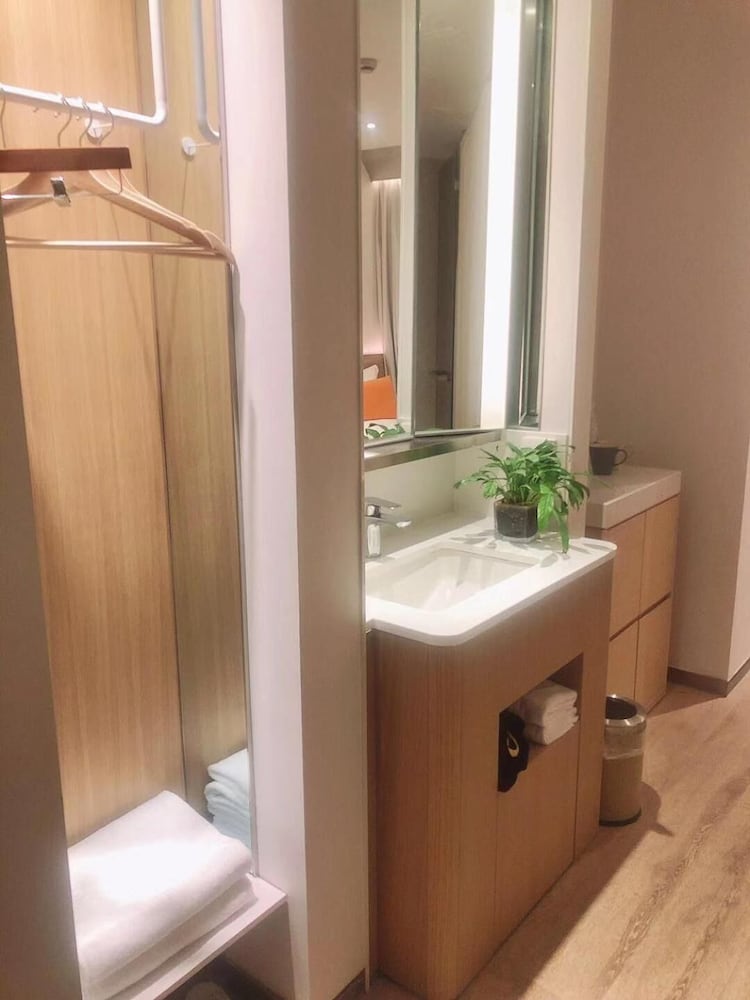 Фото Nanjing GoldStar Hotel