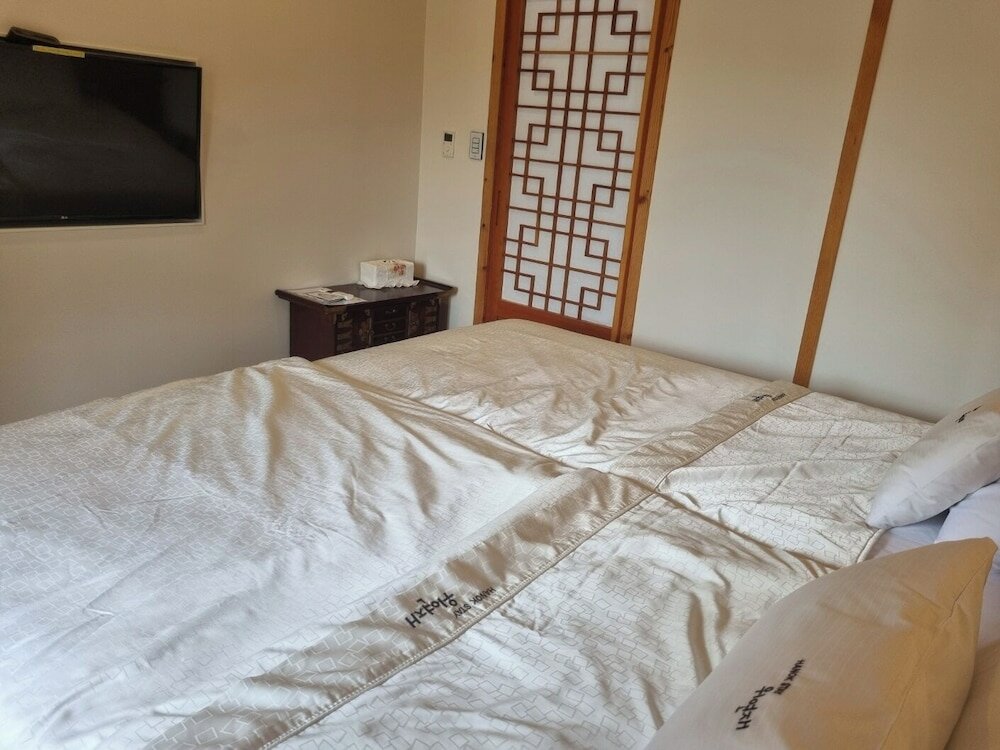 Фото Wiyeonjae Hanok Stay