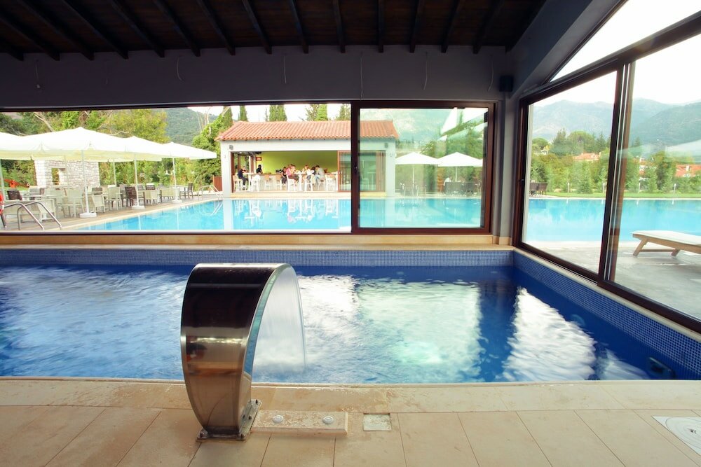 Фото Mont Helmos Hotel