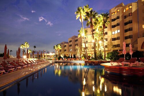 Внешний вид отеля The Luigans SPA and Resort в Фукуоке, фото 1