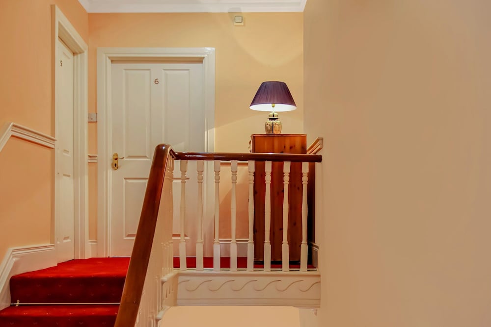 Фото Oyo Avenue House