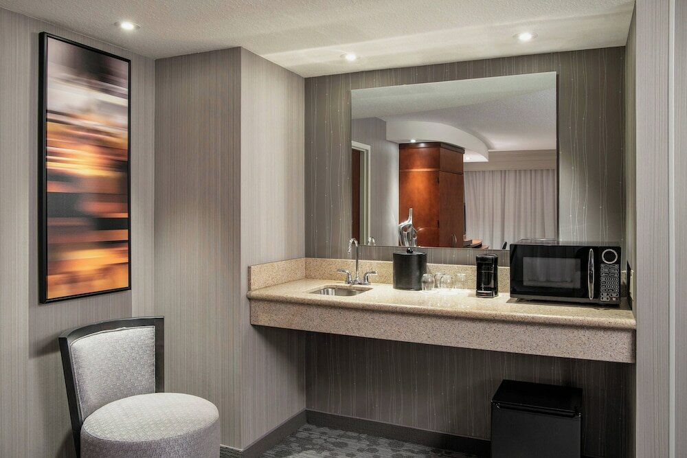 Фото Courtyard by Marriott Edmonton West