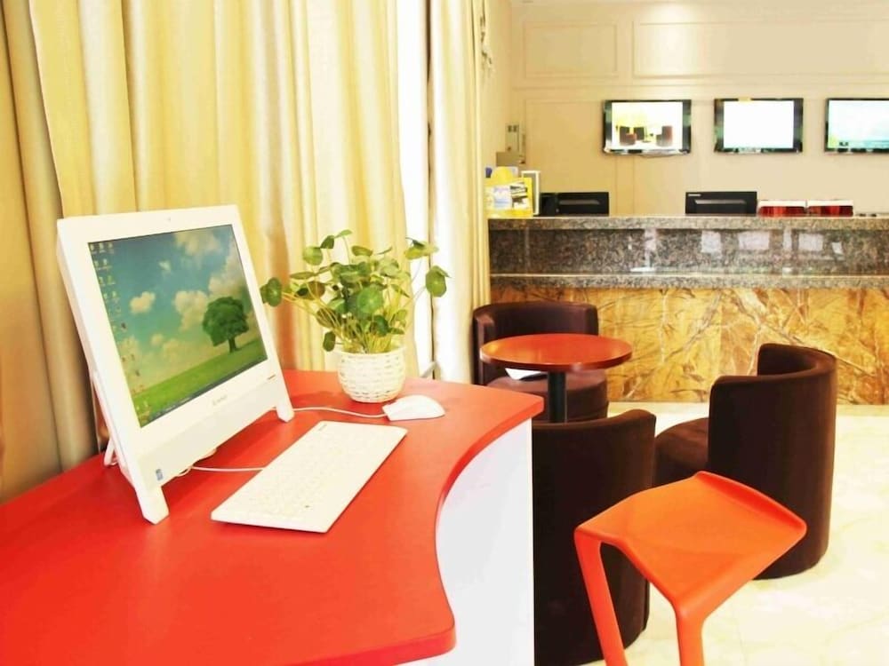 Фото GreenTree Inn Qingdao Development District Sdust Express Hotel