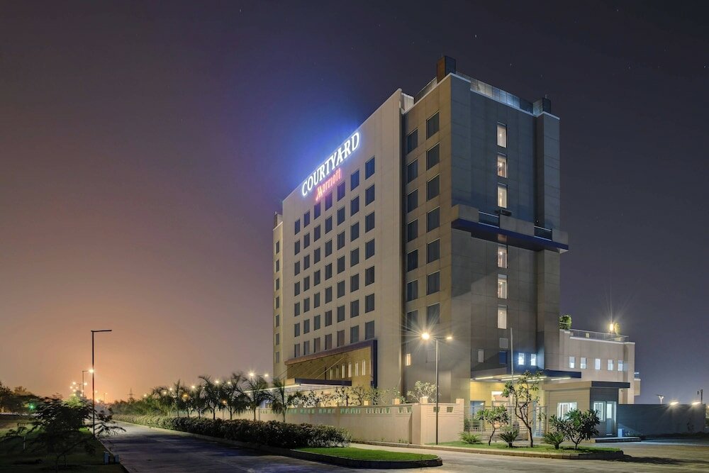 Фото Courtyard by Marriott Surat