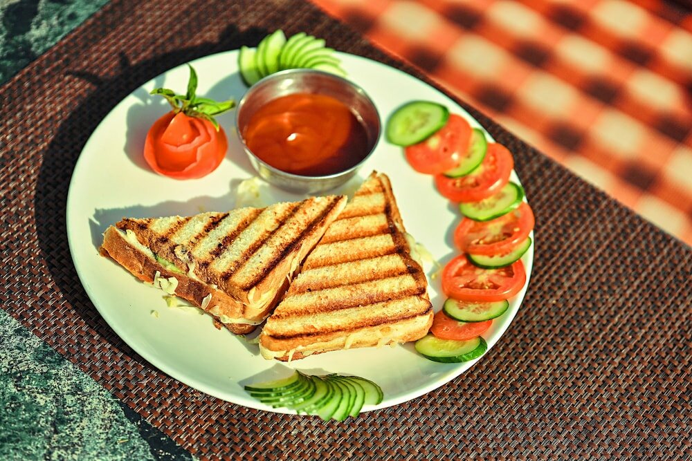 Фото Hotal Devraj Niwas on Lake Pichola Udaipur