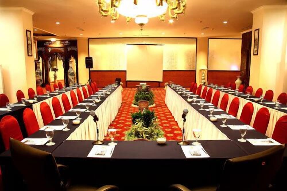 Фото Hotel Grand Tiga Mustika