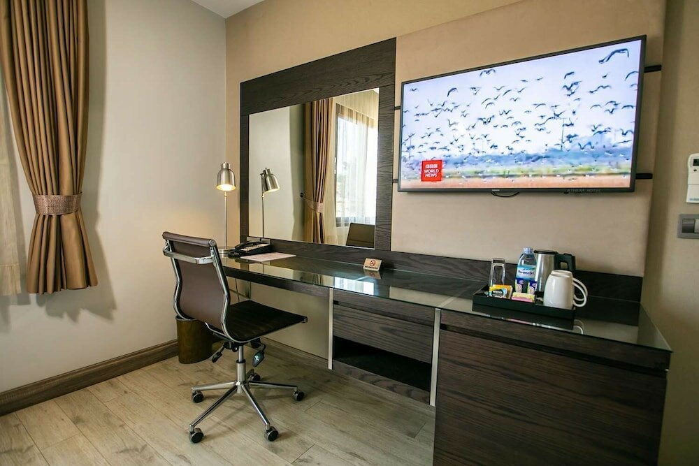 Фото Отель The Athena