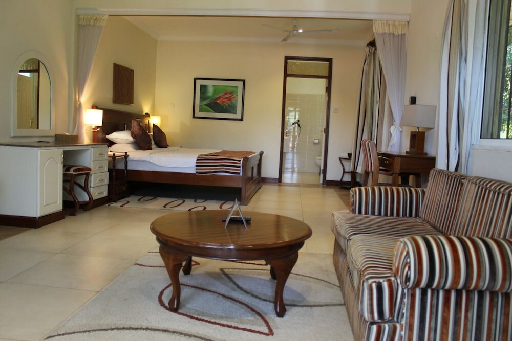 Фото Sovereign Hotel