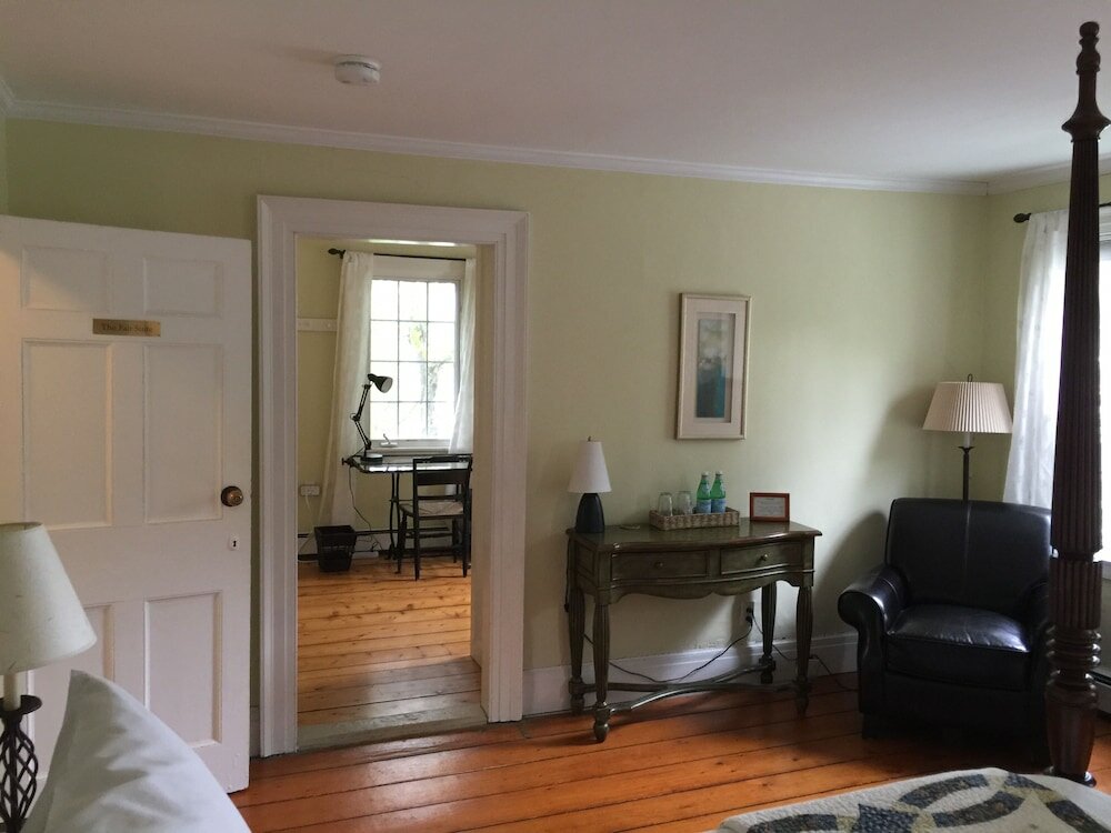 Фото Eddington House Inn