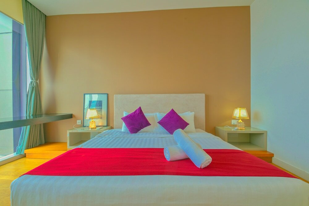 Фото The Hollwood Suites at Platinum