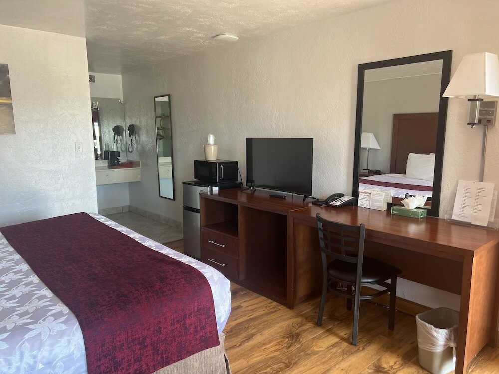 Фото Red Carpet Inn Medford