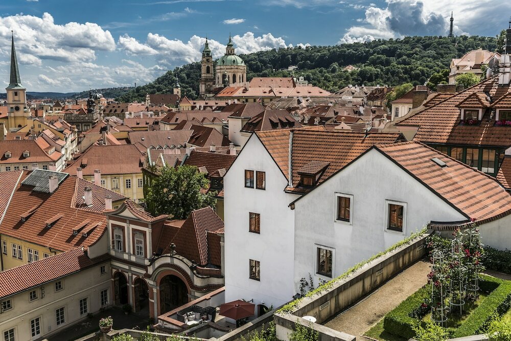 Фото Golden Well Hotel