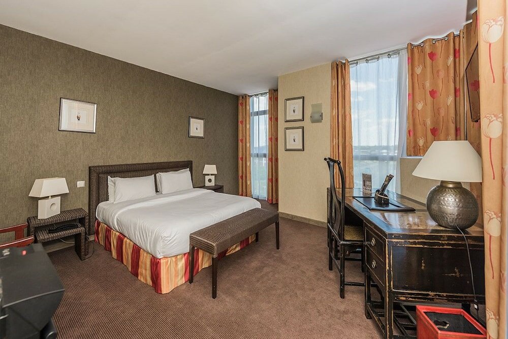 Фото Hostellerie Saint Vincent Beauvais Aéroport