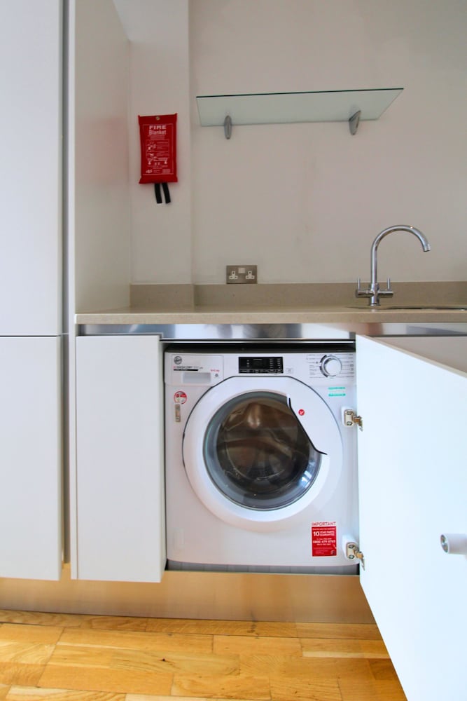 Фото London Bridge – Tooley St by Flying Butler