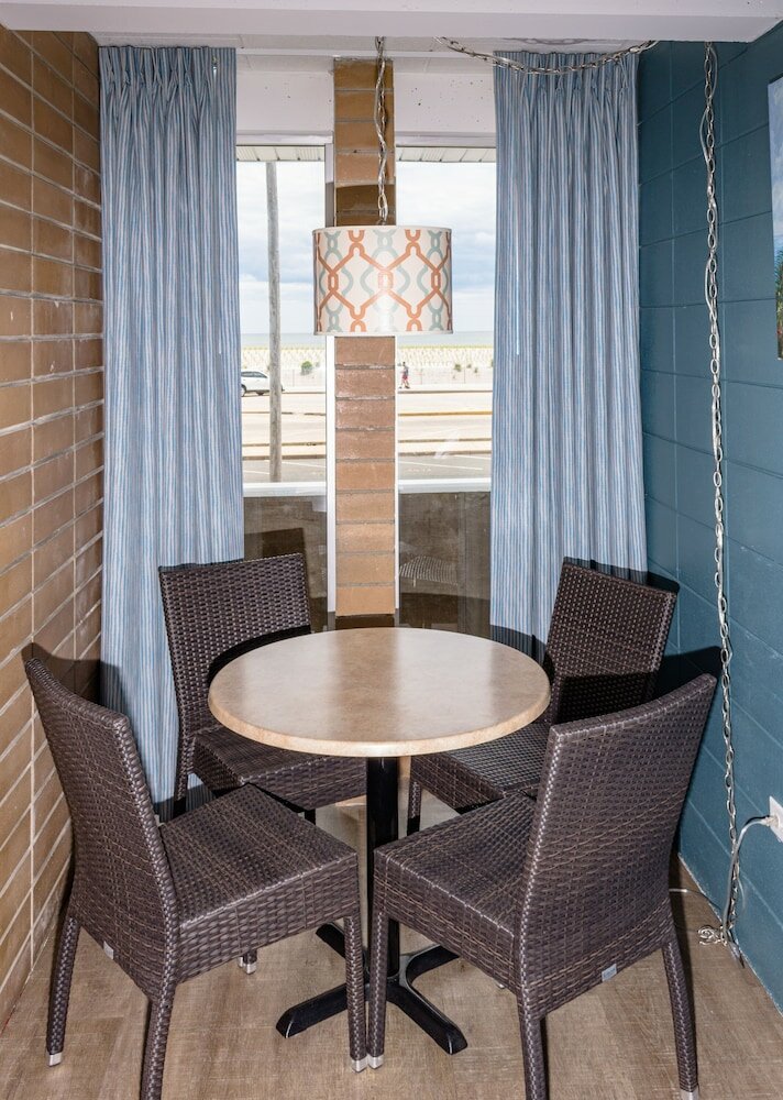 Фото Charlroy Motel