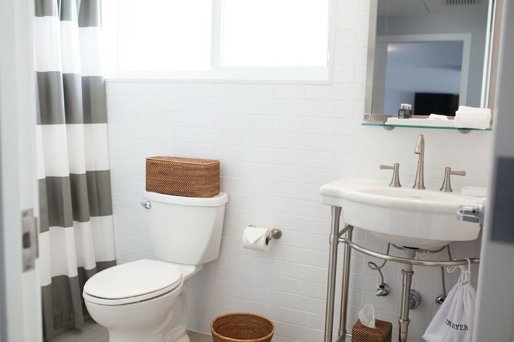 Фото Tides Inn Hotel