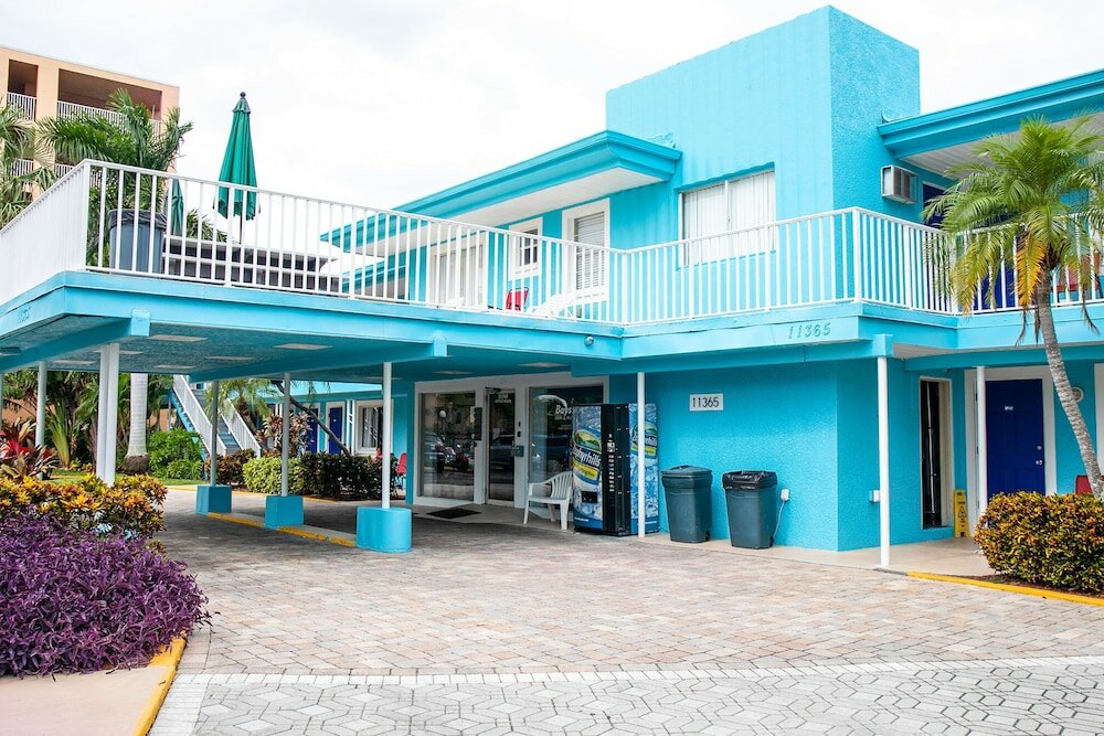 Фото The Bayside Inn & Marina