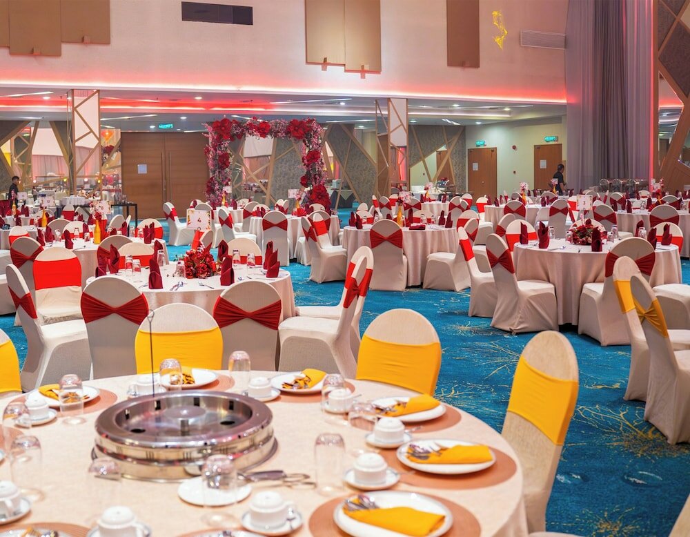 Фото The Waterfront Hotel