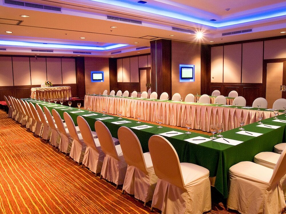 Фото Zenith Sukhumvit Hotel