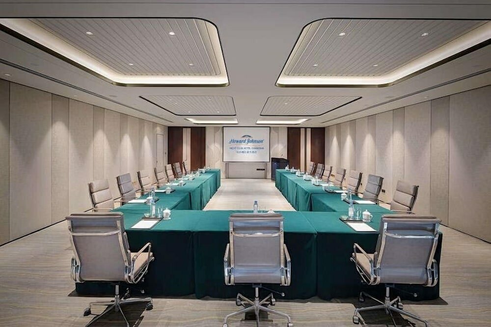 Фото Howard Johnson Yacht Club Hotel