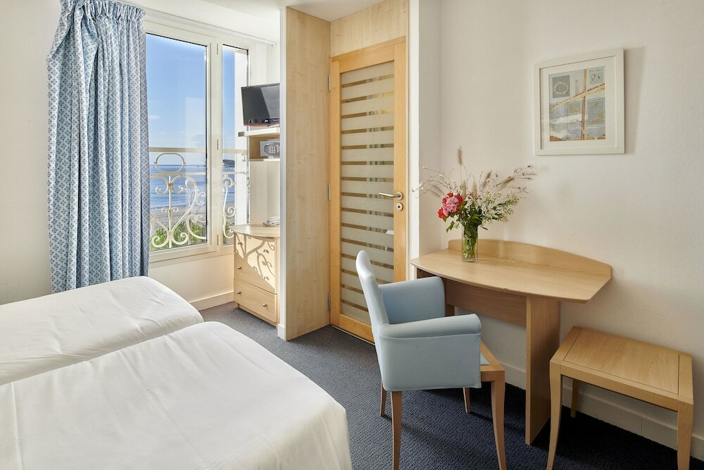 Фото Hôtel Vacances Bleues Villa Caroline