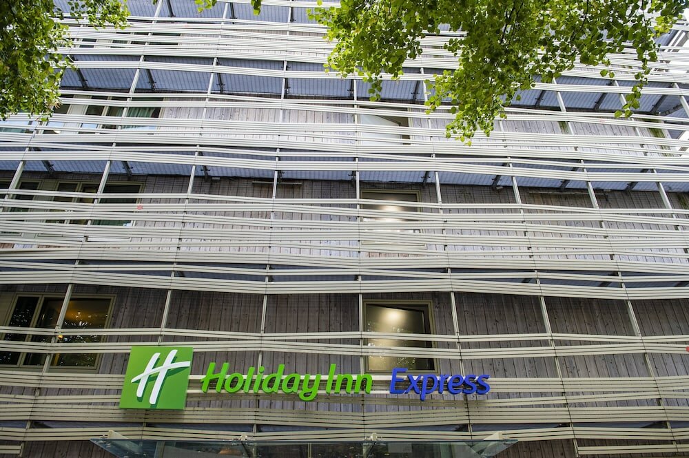 Фото Holiday Inn Express Paris - Canal de la Villette