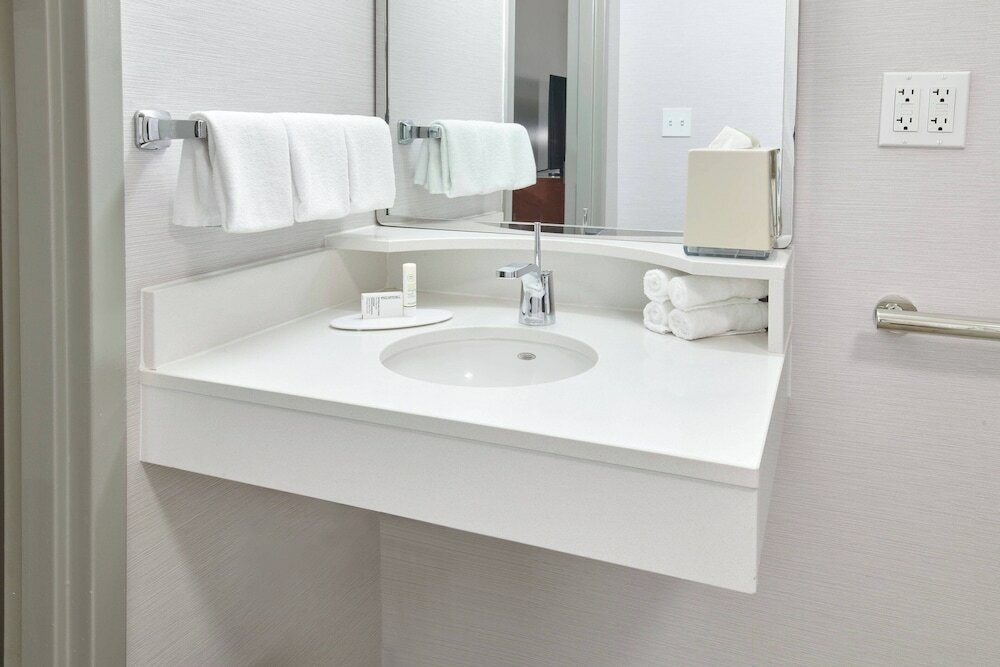 Фото Courtyard by Marriott Chicago Highland Park/Northbrook