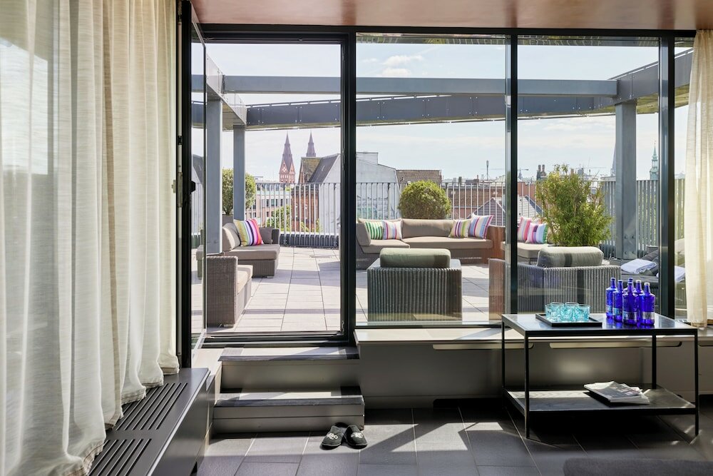 Фото The George Hotel