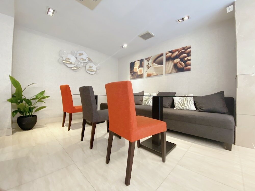 Фото The Luxe Hotel