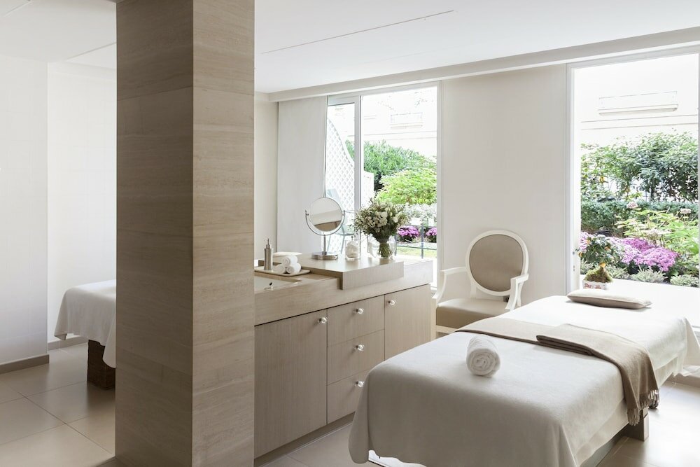 Фото Le Bristol Paris - an Oetker Collection Hotel