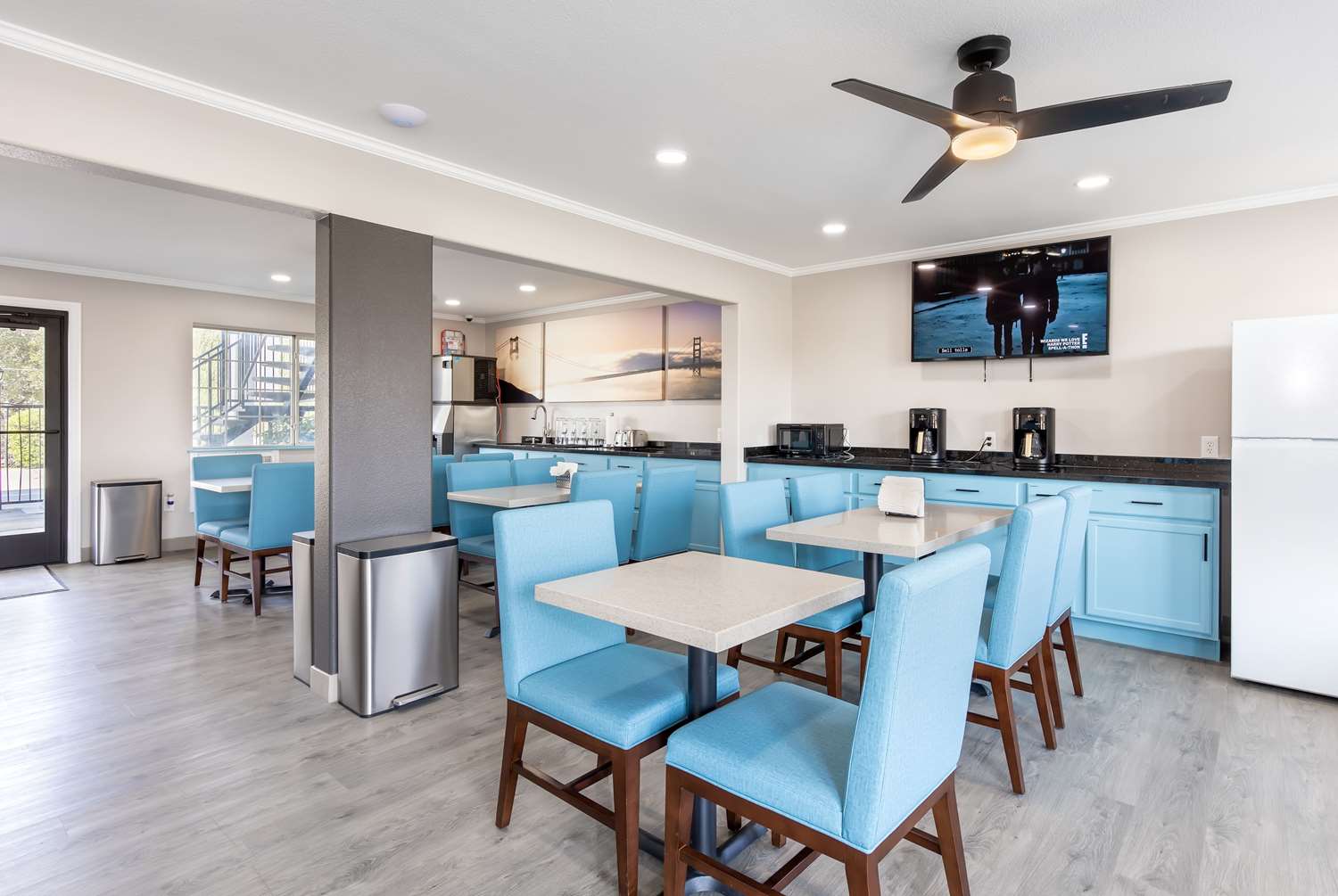 Фото Days Inn by Wyndham Red Bluff