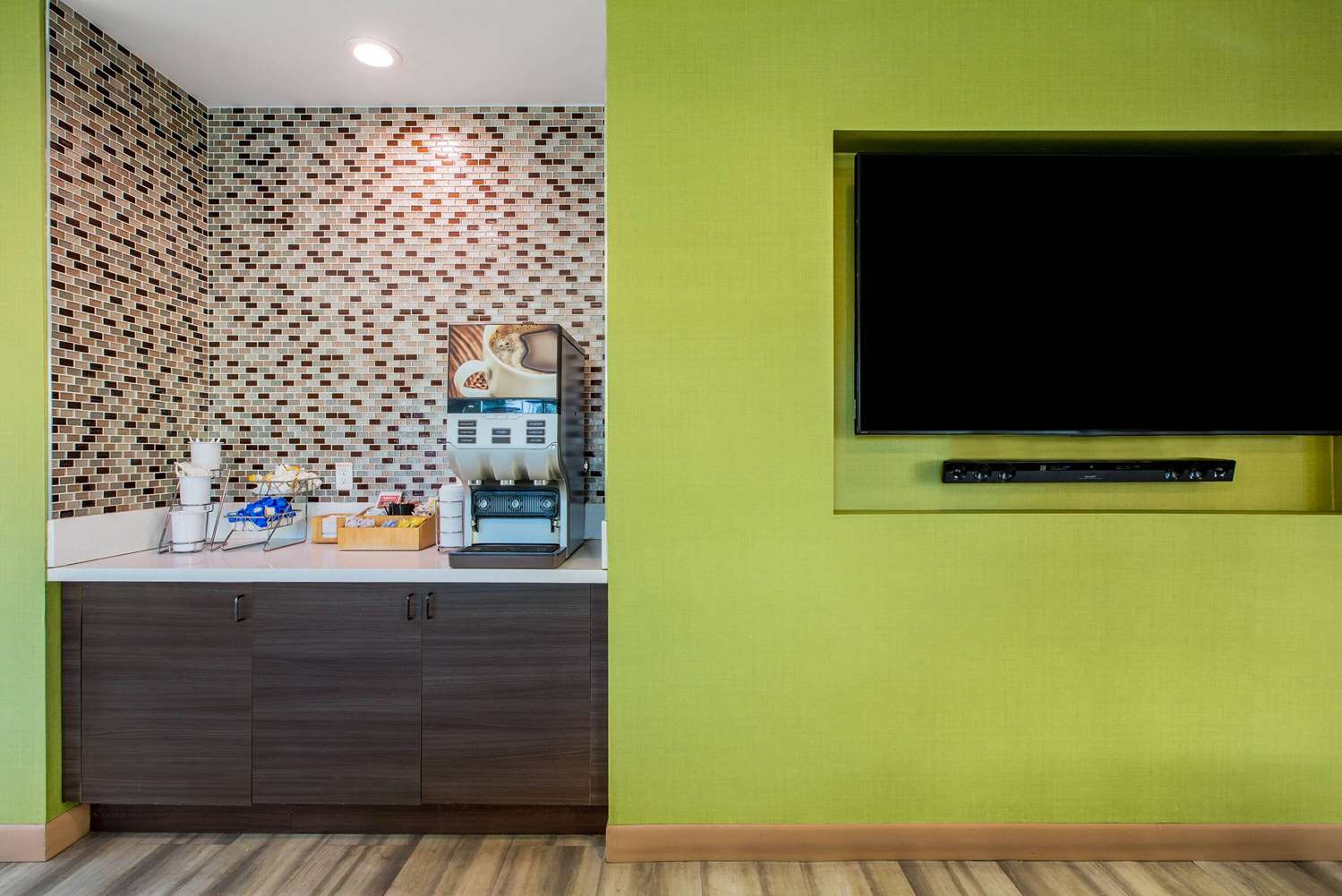 Фото La Quinta Inn & Suites by Wyndham Pomona