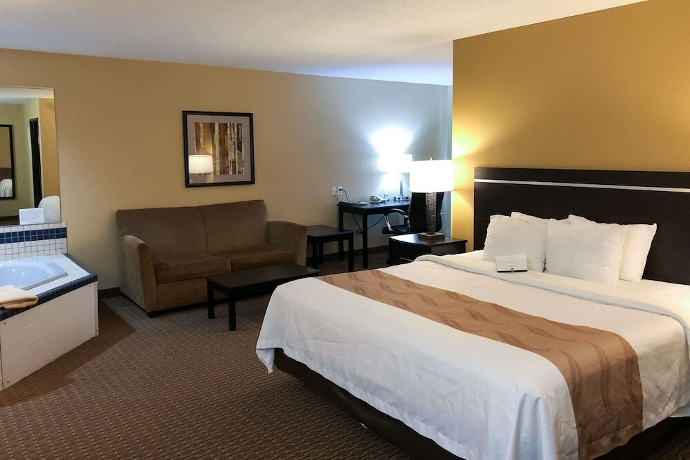 Фото Quality Inn & Suites Sun Prairie Madison East