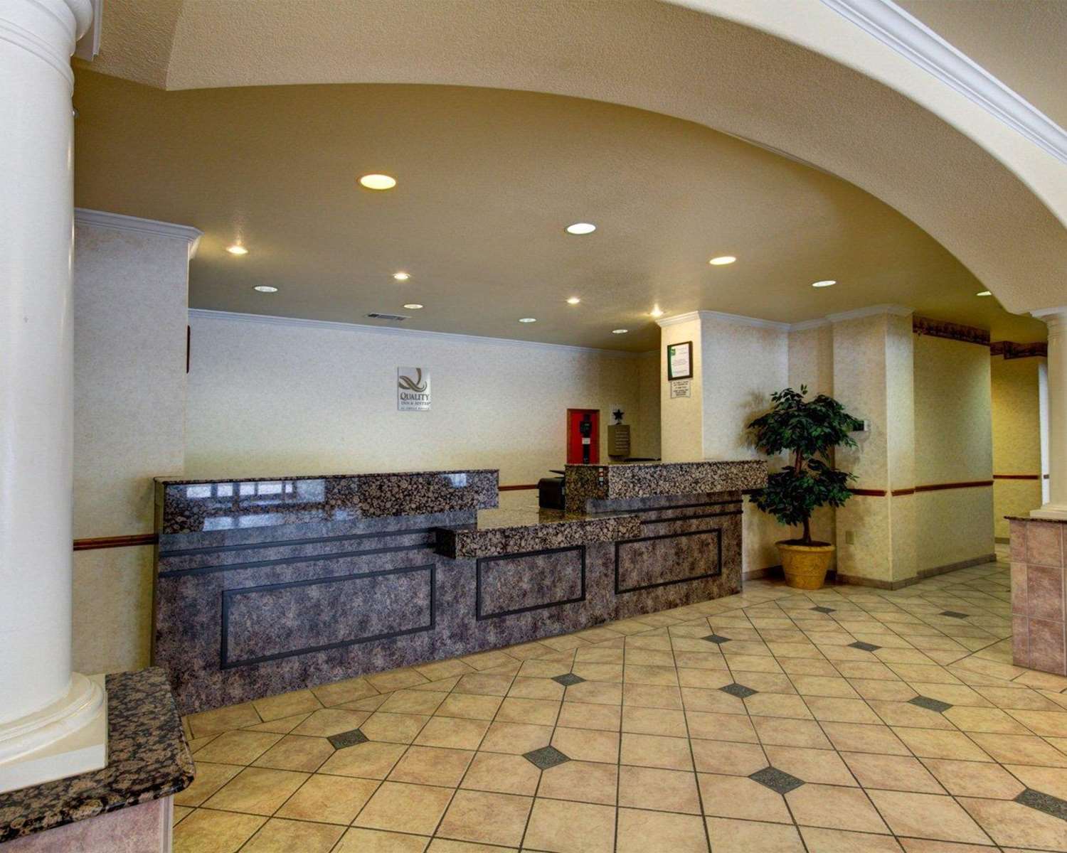 Фото Quality Inn & Suites