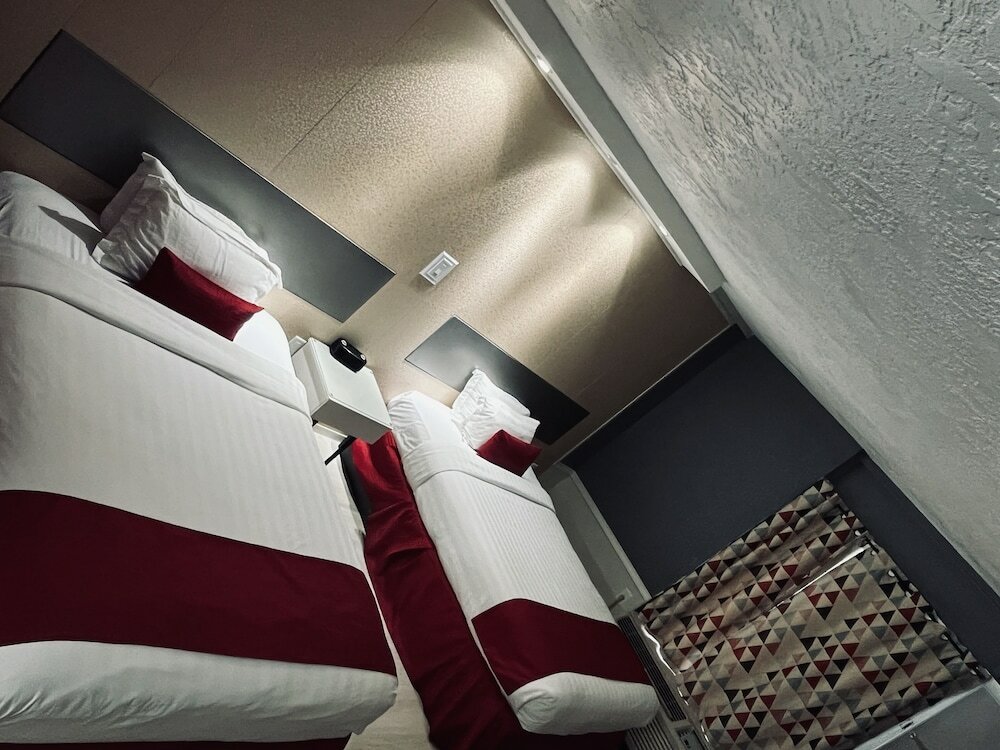 Фото Travelodge by Wyndham Orlando Heart of International Drive