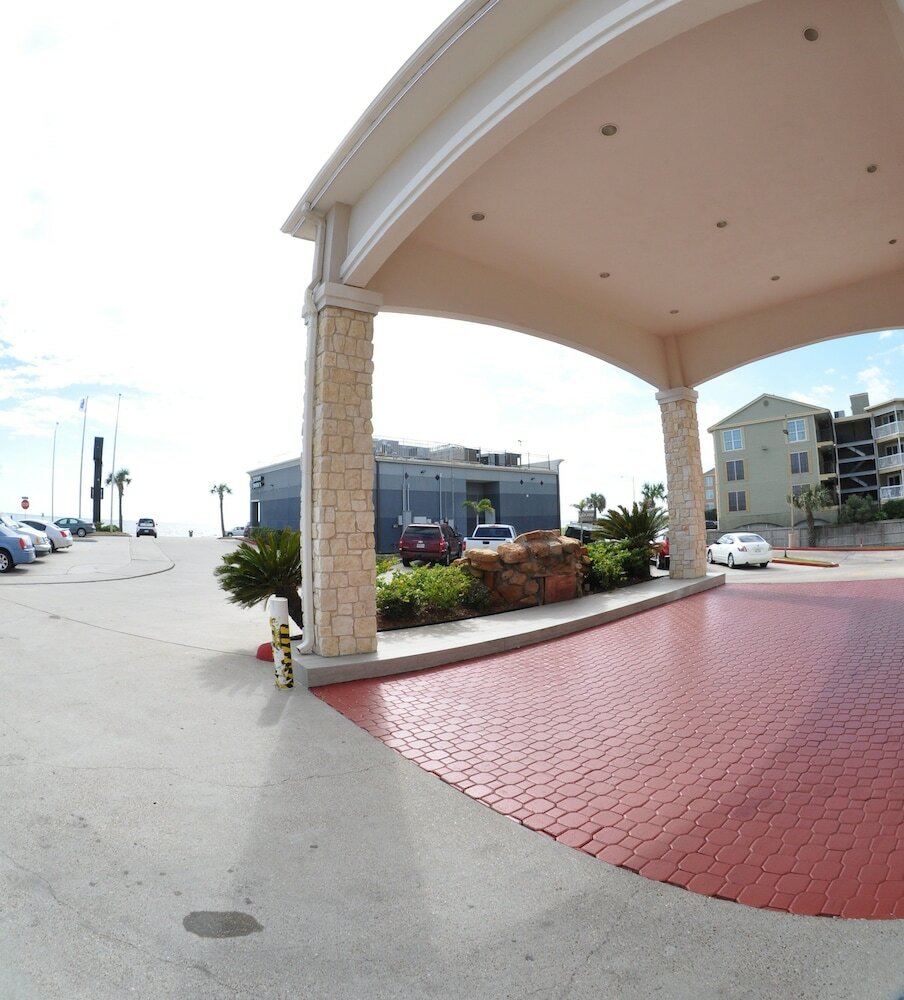 Фото Comfort Inn & Suites Beachfront