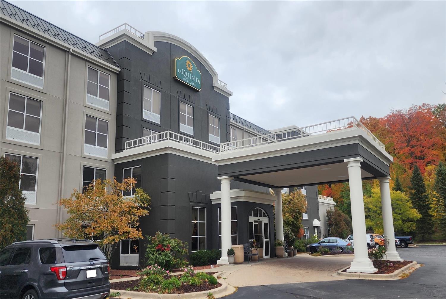 Фото La Quinta Inn & Suites by Wyndham Milwaukee Sw New Berlin