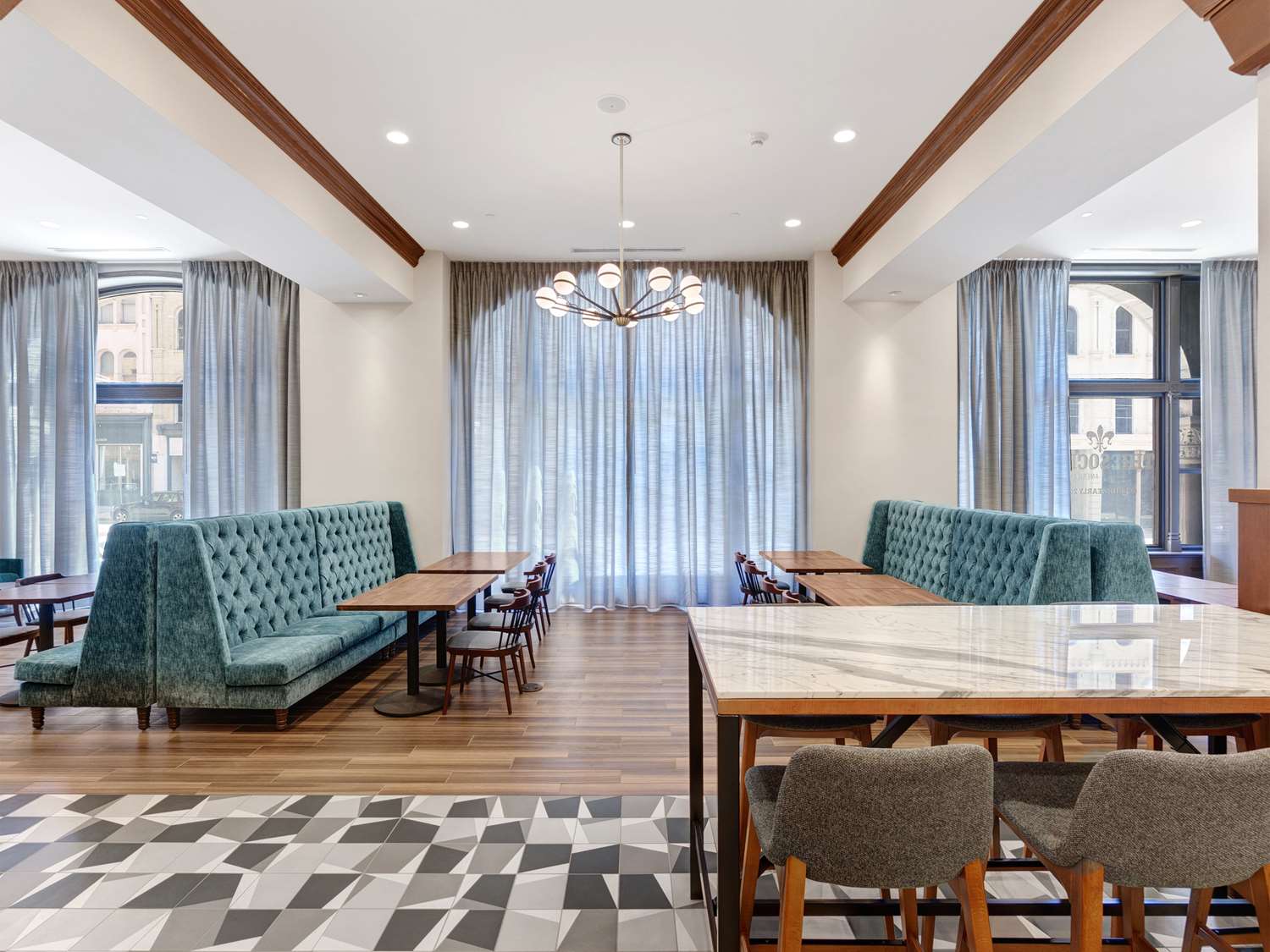 Фото Hilton Garden Inn Milwaukee Downtown