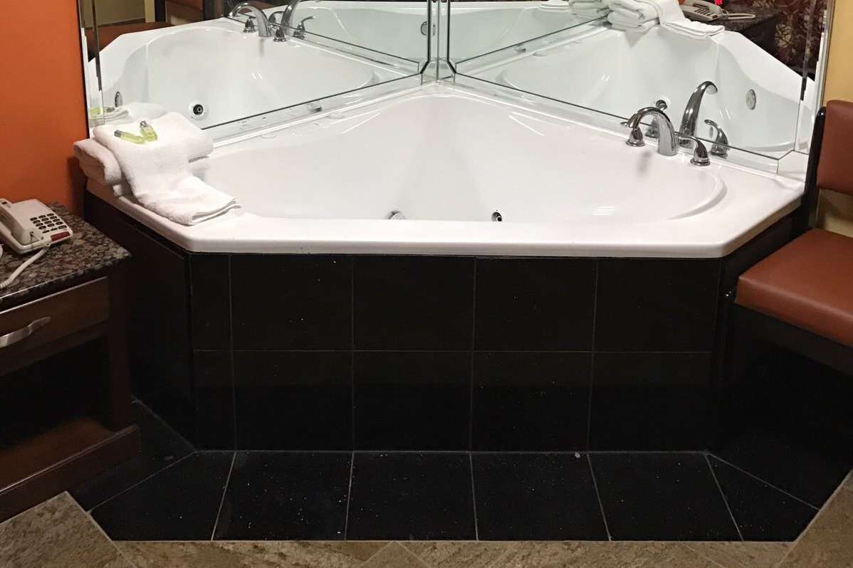 Фото Travelodge by Wyndham Avenel Woodbridge