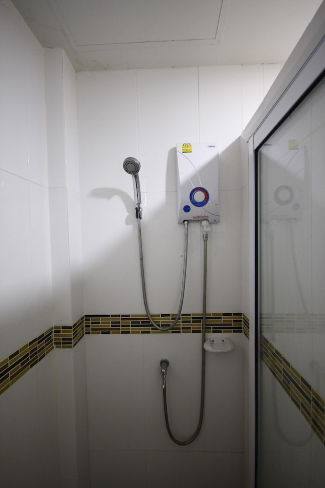 Фото Charoensuk Grand Hotel