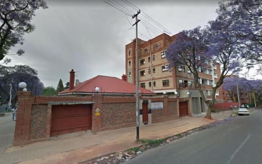 Фото Legacy Guest Lodge