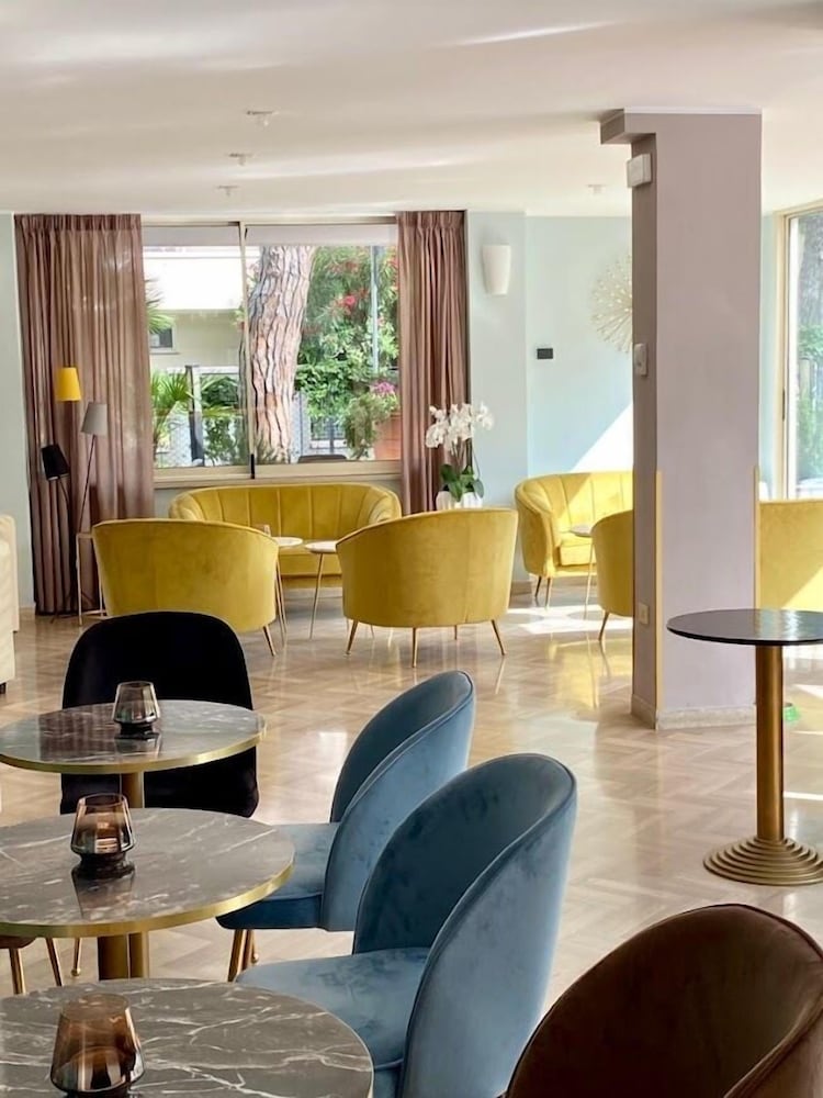 Фото Aura Living Hotel