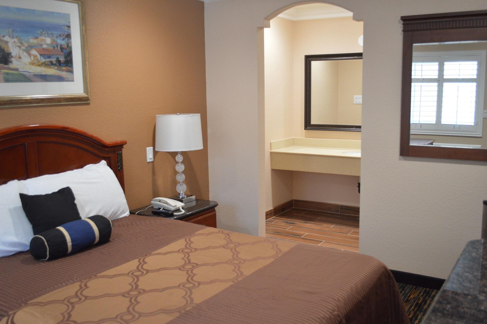 Фото Tustin Motor Lodge