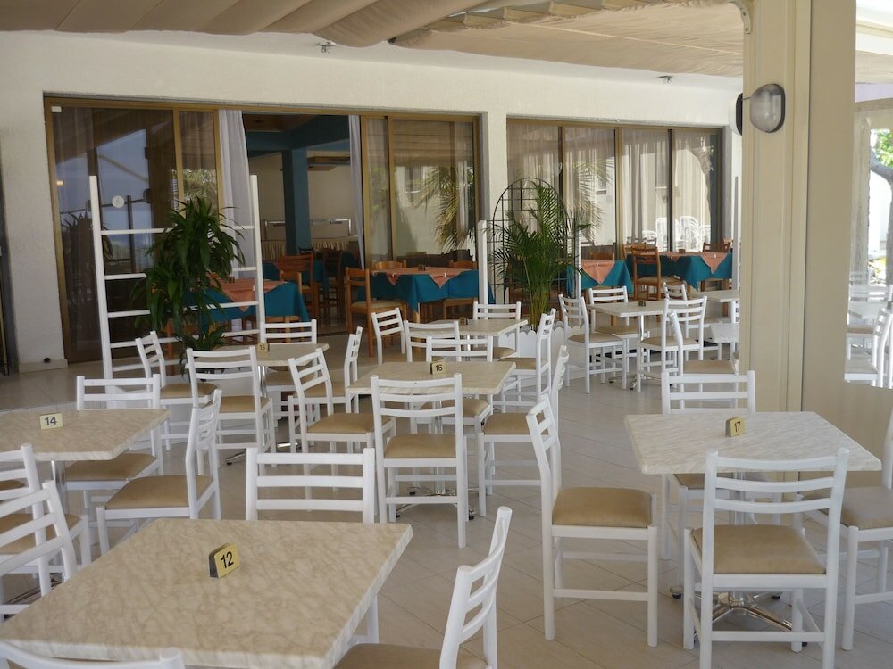 Фото Penelope Beach Hotel Apts