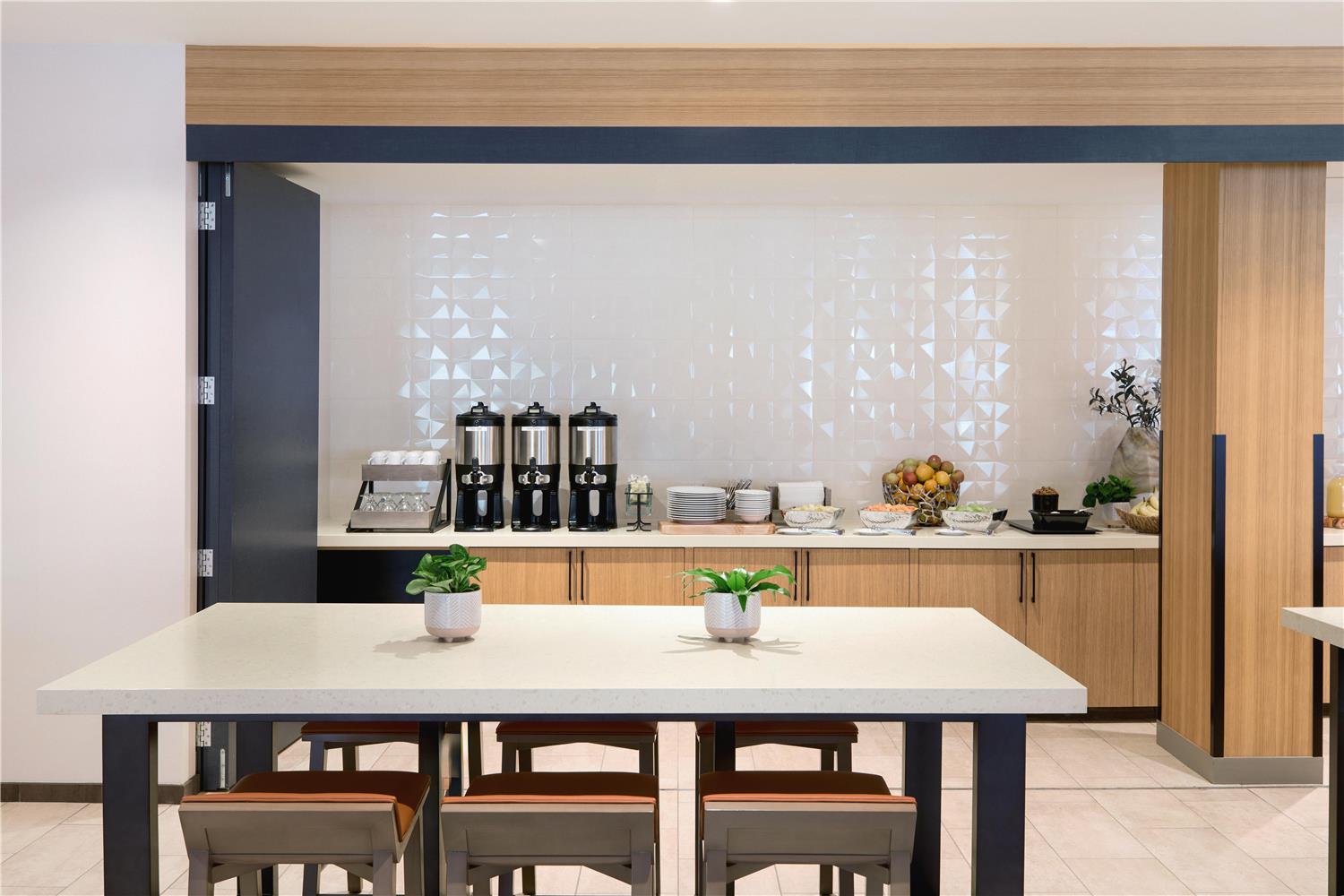 Фото Hilton Garden Inn LAX Los Angeles Airport